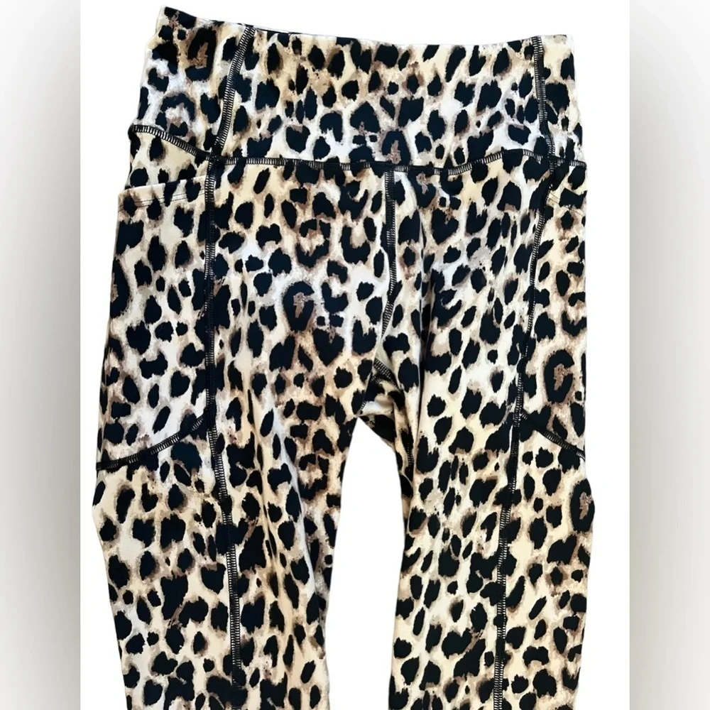 Victoria’s Secret incredible essential leggings Sz 4 - Picture 3 of 7